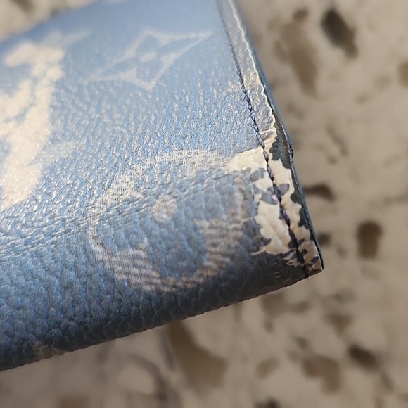 Louis Vuitton RARE Gradient Blue Monogram Wallet/Passport Holder - Picture 13 of 15